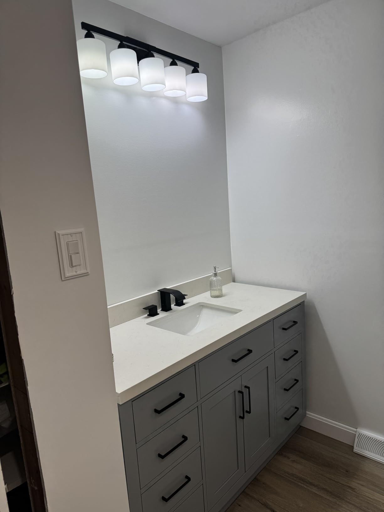 ARIEL Hepburn 54-inch Bathroom Vanity with Sink, Solid Wood, 1.5-inch Pure White Quartz Countertop & Backsplash, Single Rectangular Porcelain Sink, 2 Soft Closing Doors, 9 Dovetail Drawers, Black customer photo 1