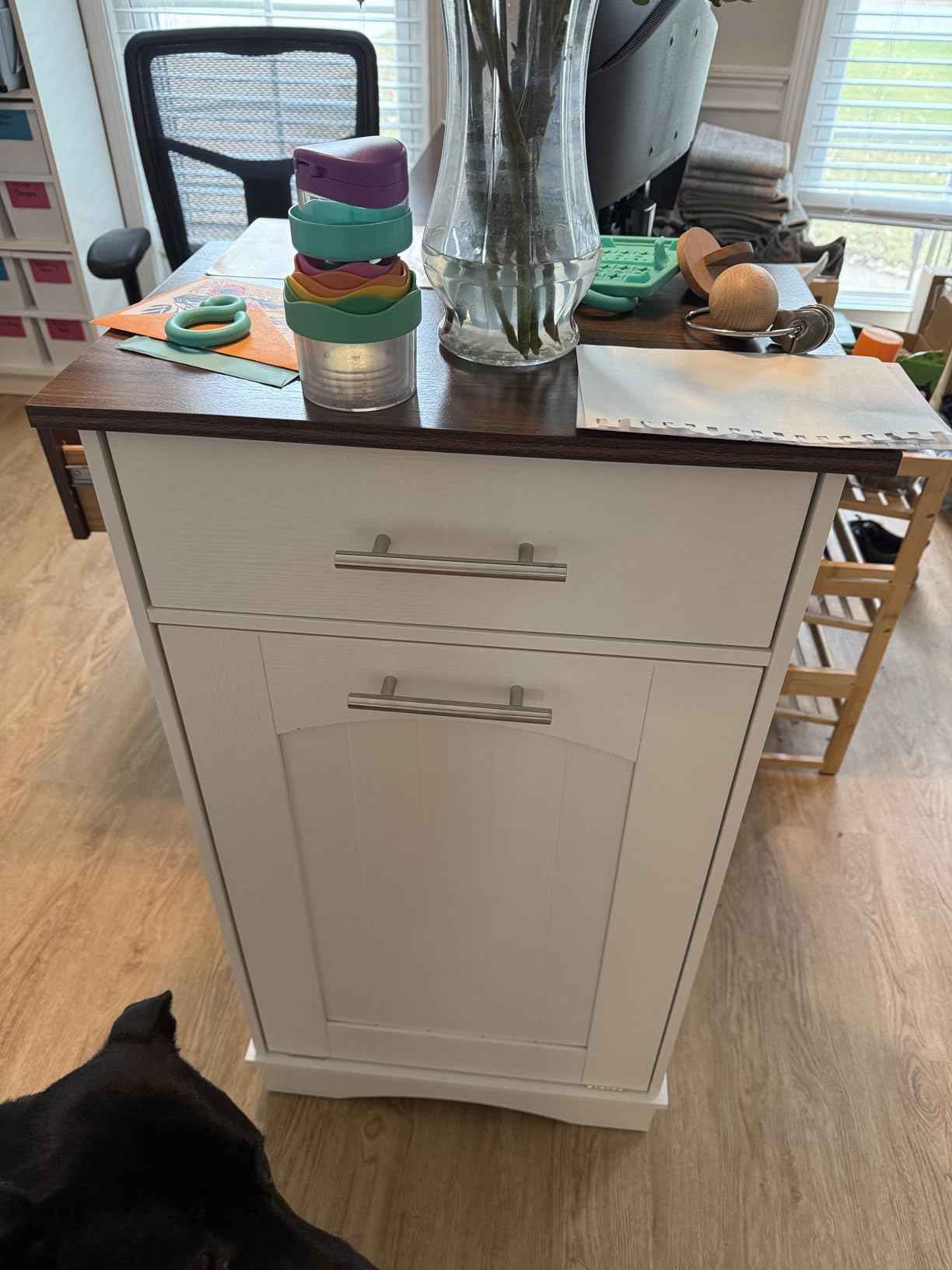 HOOBRO 10 Gallon Tilt Out Trash Cabinet, Kitchen Trash Can,Trash Bin Storage, with Flip Door and Large Drawer, Hidden Laundry Hamper Cabinet, for Kitchen, Laundry, White and Walnut WH02LJ01 customer photo 2
