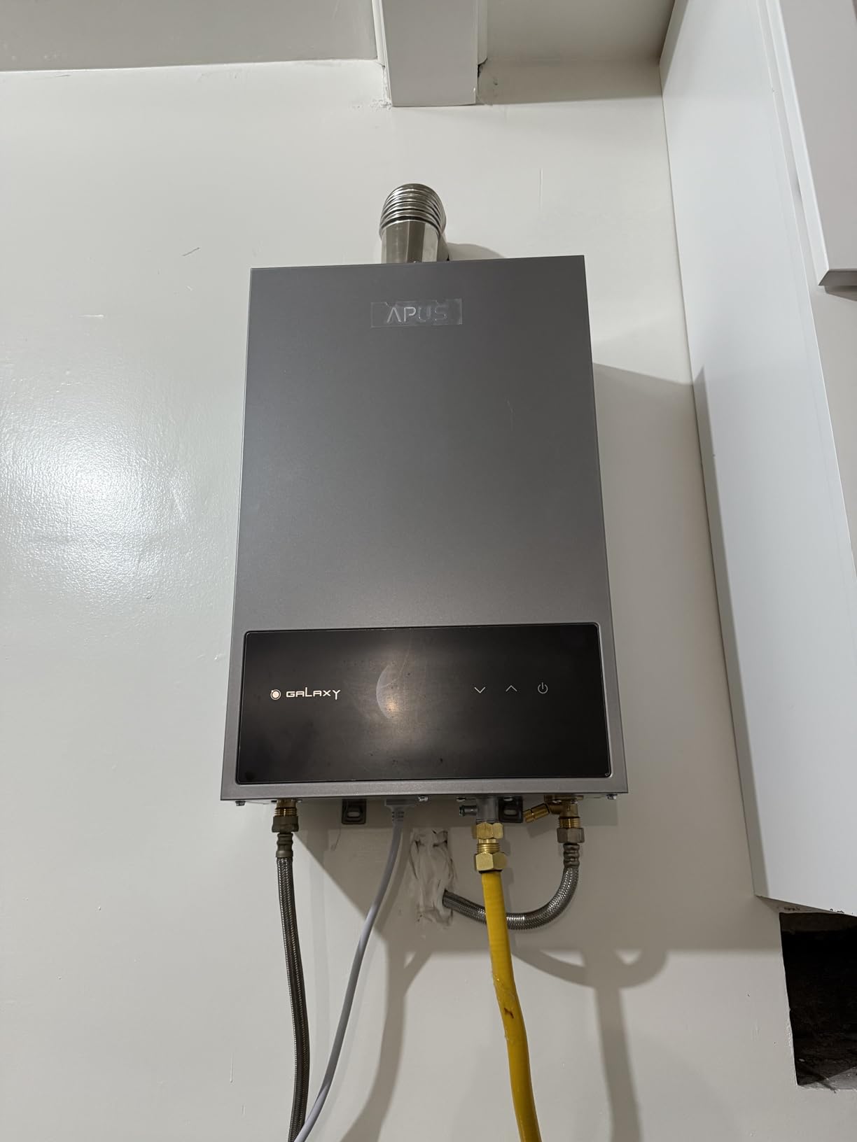 APUS 190,000 BTU Outdoor Tankless Water heater, 8.1 GPM Natural Gas Instant Hot Water Heater with WiFi & Remote Control, High Efficiency for Supports 5 Outlets customer photo 1