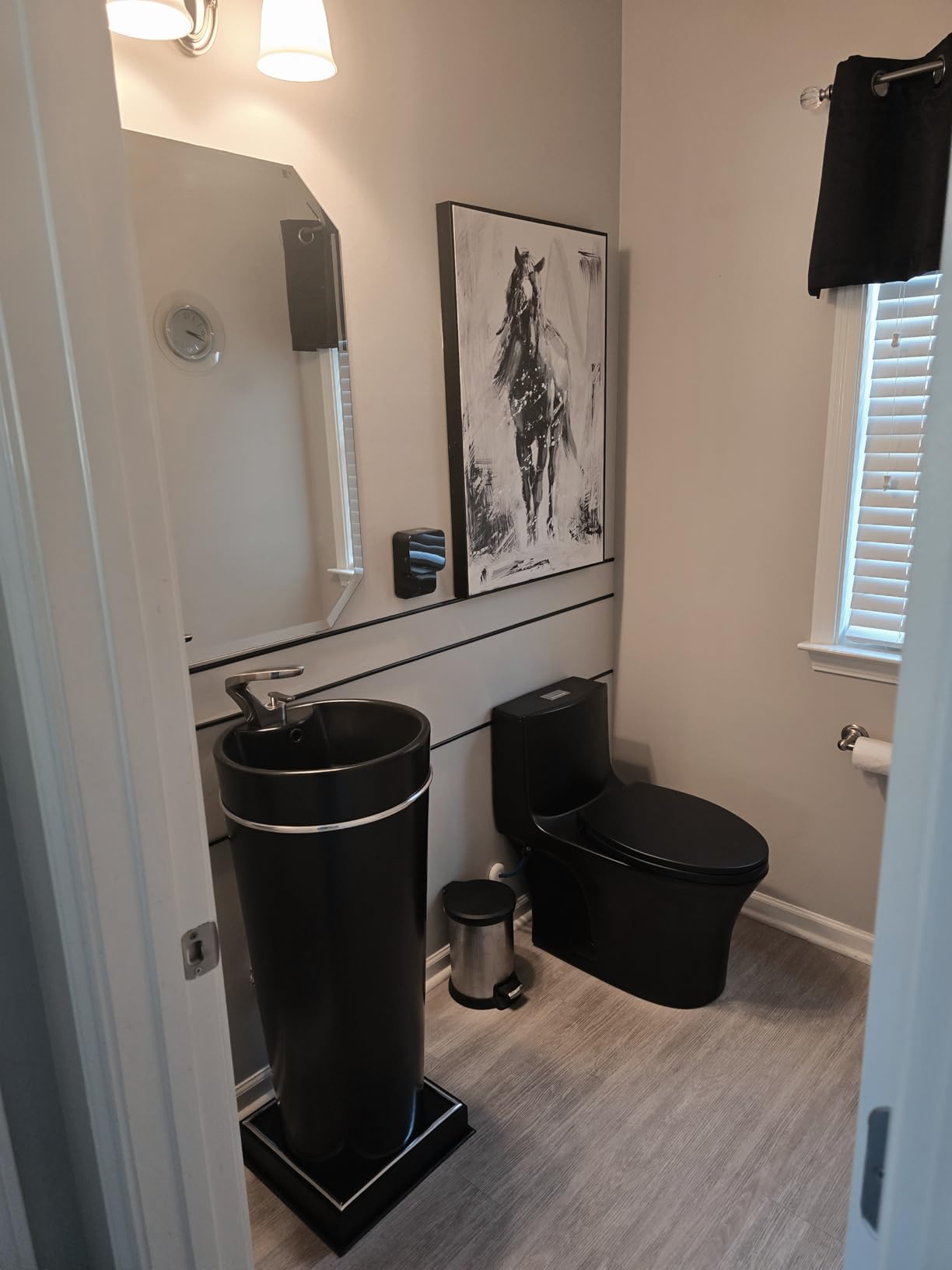 DeerValley White Triangle Corner Pedestal Sink with Overflow, Space-Saving Ceramic Bathroom Sink for Small Spaces and Corner Installation customer photo 1