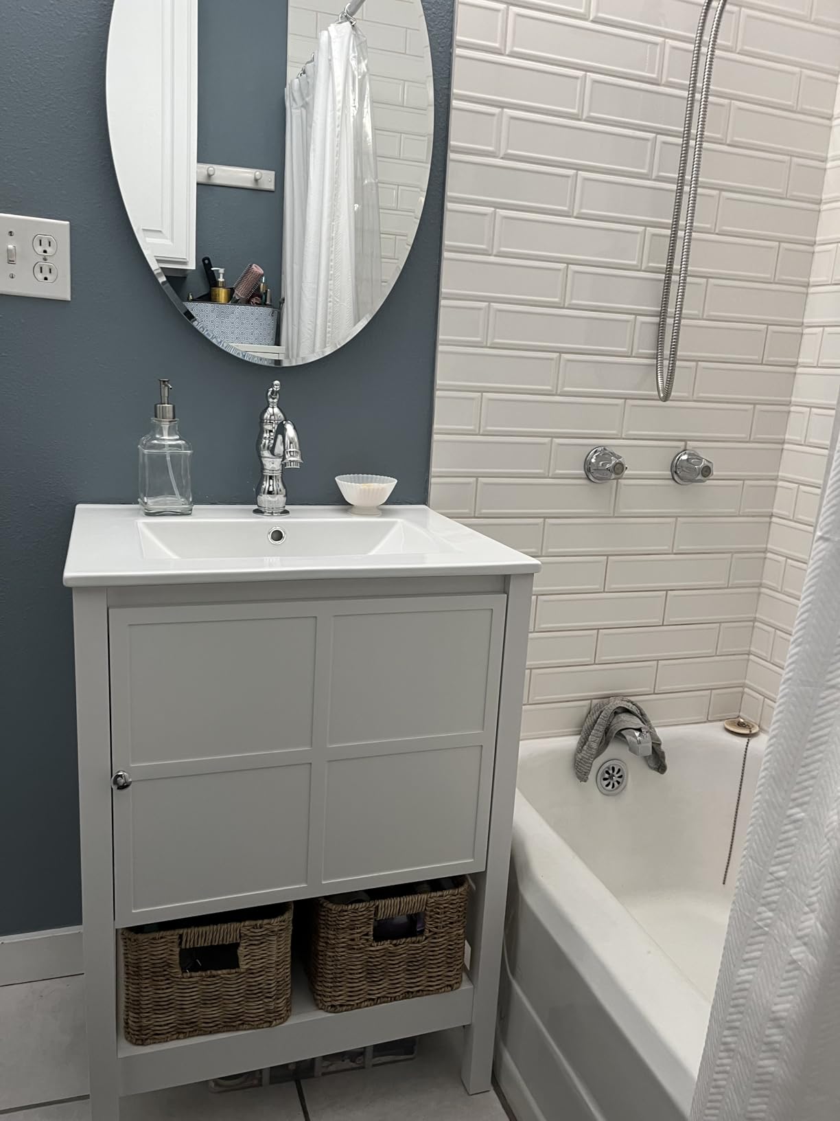 24 Inch Bathroom Vanity with Sink, Small Farmhouse Freestanding Bathroom Cabinet Combo Set, Soft Closing Door and Open Storage Shelf, White customer photo 2