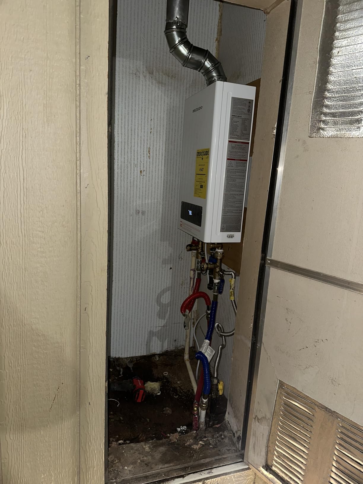 MIZUDO Natural Gas Tankless Water Heater, 199,000 BTU, Indoor Installation, Max 10.3 GPM, WiFi&APP Control, Non Condensing, High Efficiency for Large Families Residential Whole House customer photo 1