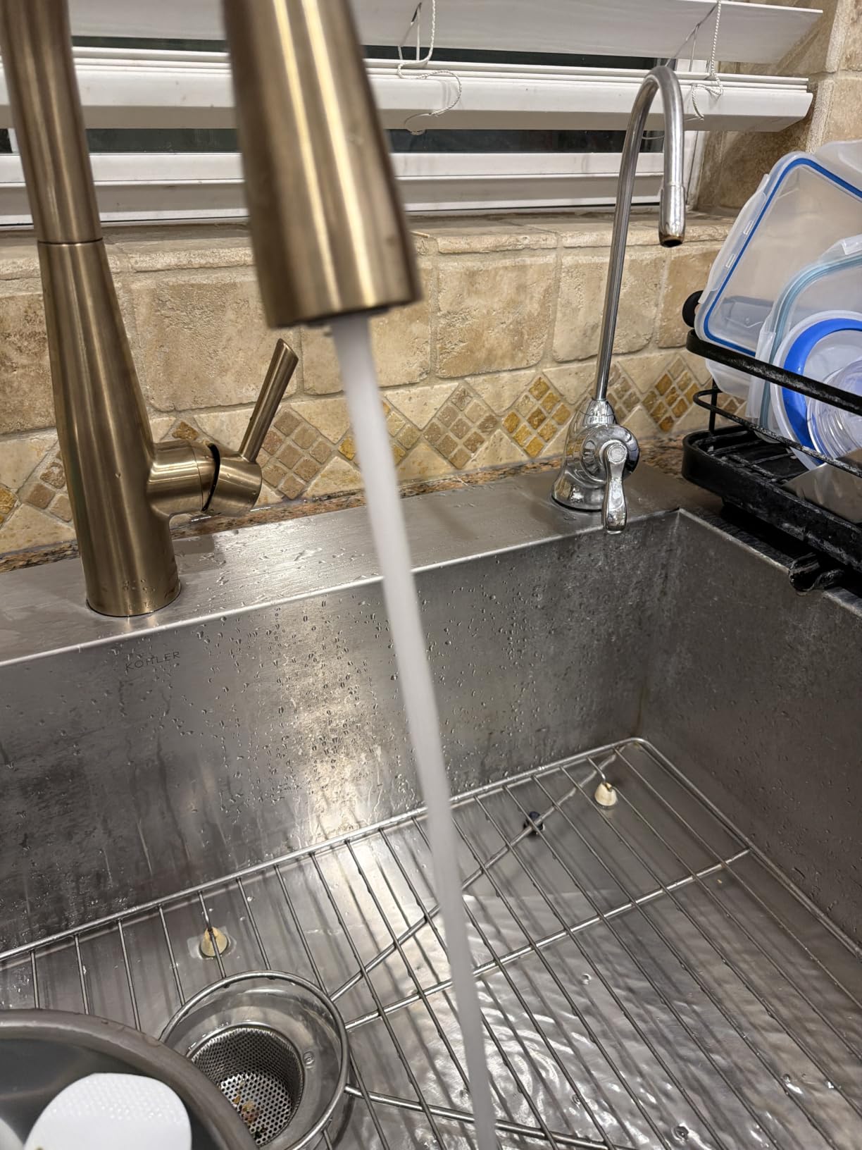 Delta Essa Matte Black Kitchen Faucet with Pull Down Sprayer, Modern Single Hole Kitchen Sink Faucet, Single Handle, Matte Black 9113-BL-DST customer photo 2
